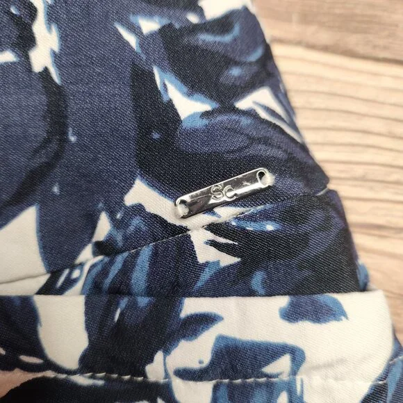 5/$15 S.C. & Co. Blue & White Floral Skort - Picture 4 of 11